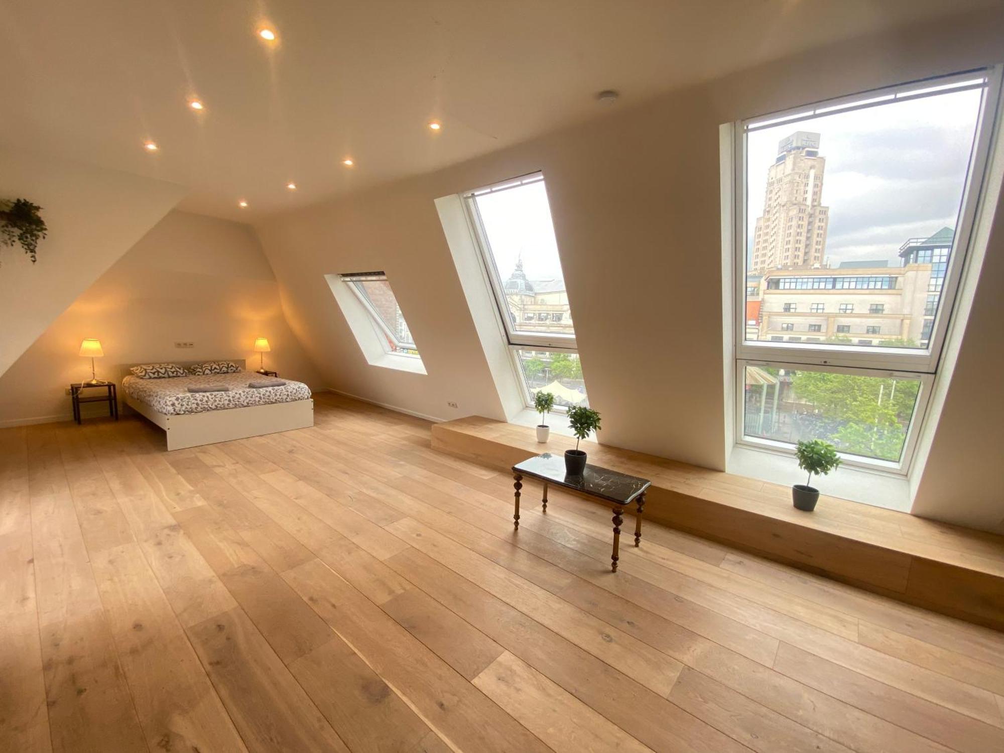 The Square Apartment *